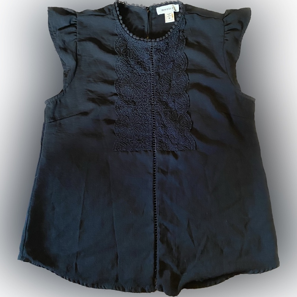 Adorable Monteau black blouse